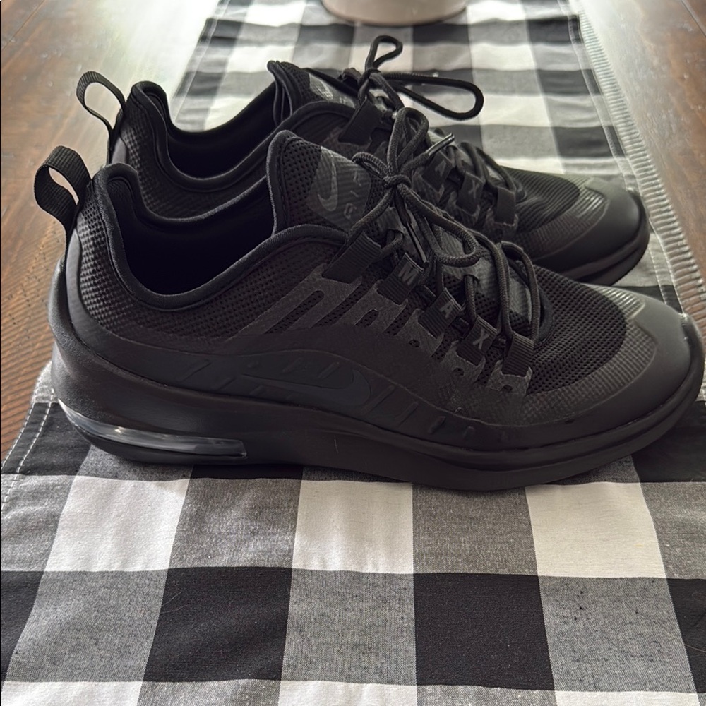 Nike Air Max Black Women’s Sneakers